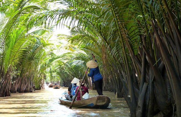Private Cai Be Floating Market Tour with Lunch and Boat Ride