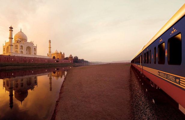 Private Full-Day Agra and Taj Mahal Tour by High-Speed Train with Meals