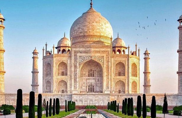 Taj Mahal Sunrise Tour with Entrance fees from Delhi
