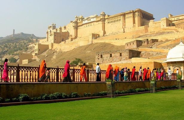 Private Jaipur Sightseeing Day Trip with Royal Palaces visit and Lunch from New Delhi