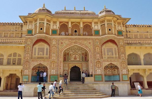 Jaipur: Tour the Magnificent Amber Fort with Private Transfer