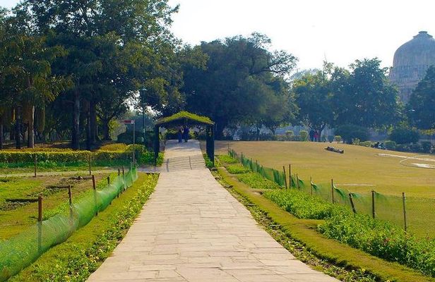 A Walk Through Delhi's Most Important Park - The Lodhi Gardens