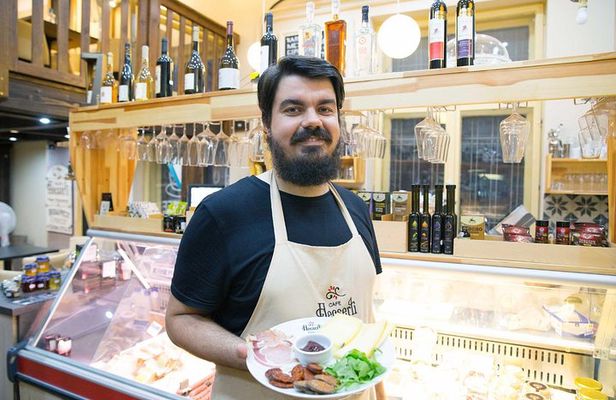 Budapest Food Crawl-Private Hungarian Food Tour with Wine Tasting & Coffee House