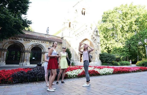 101 things in Budapest - Full Day Tour with Lunch & Metro Pass