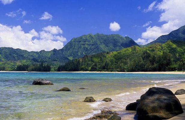 One-Day Tour Hawaii Movie Tour: Island Hopping from Oahu to Kauai