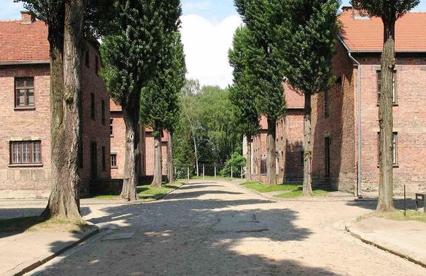 Guided Tour to Auschwitz Birkenau & Schindler Factory with PickUp