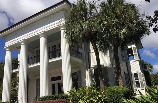 New Orleans Small-Group Garden District Walking Tour