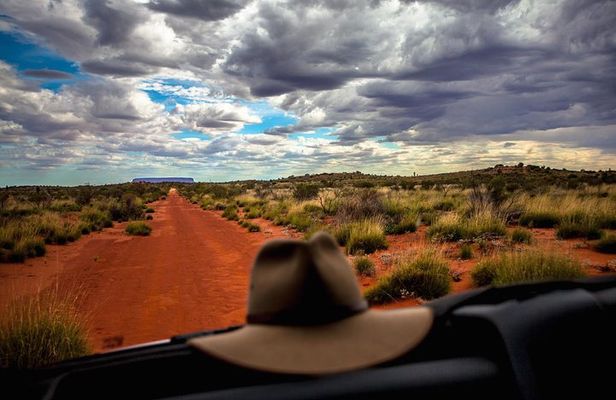 Mt Conner 4WD Small Group Tour from Ayers Rock Resort inc Dinner
