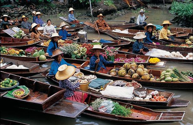 Private Tour to the Floating Market and Bridge over River Kwai