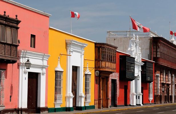 Trujillo in a Day: Moon Temple and Museum , Chan Chan & Huanchaco Beach
