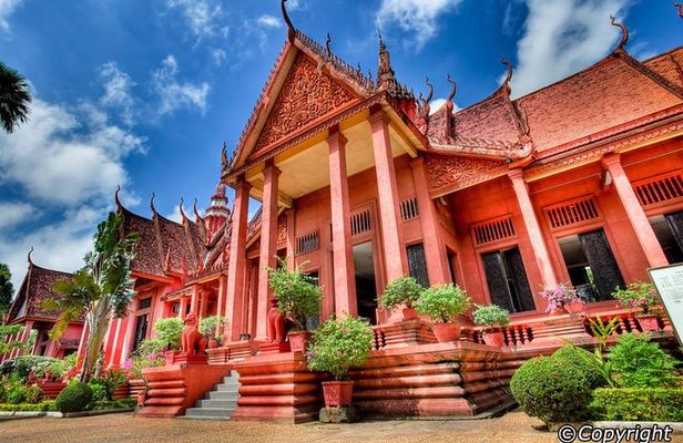 Phnom Penh Tours and Mekong River cruise 