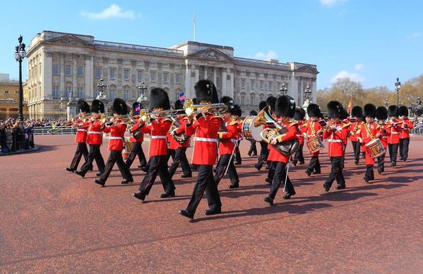Royal London, Buckingham Palace,Changing of the Guard &Snack Pack