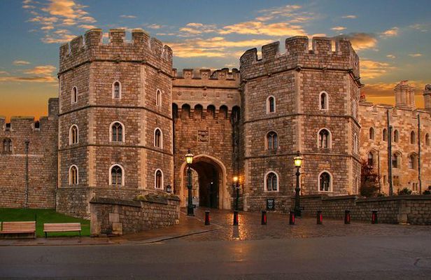 Extended visit: Windsor Castle & Stonehenge with Free Snack Pack