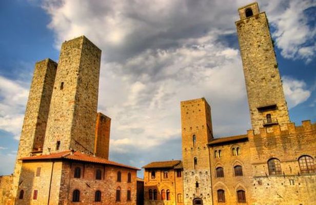 Small-Group San Gimignano and Volterra Day Trip from Siena