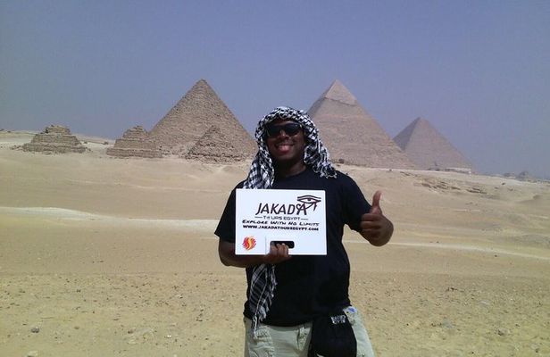 Private Day Trip with Guide to Giza Pyramids Saqqara and Memphis