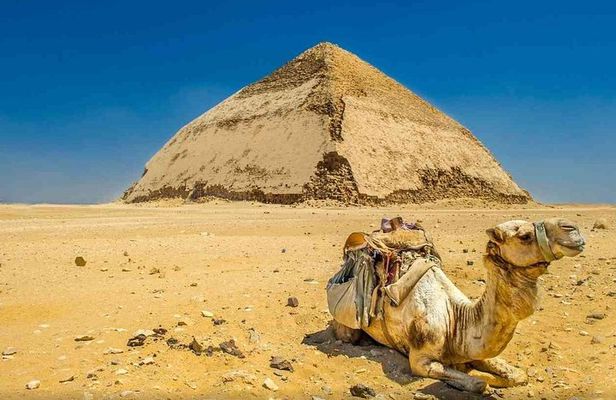 Private Day Tour to Memphis and Dahshur with Egyptian Lunch from Cairo