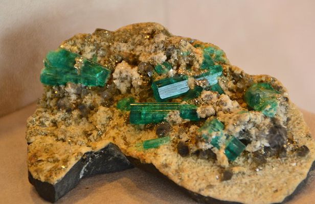 4-hour Comprehensive Private Emerald Tour in Bogota