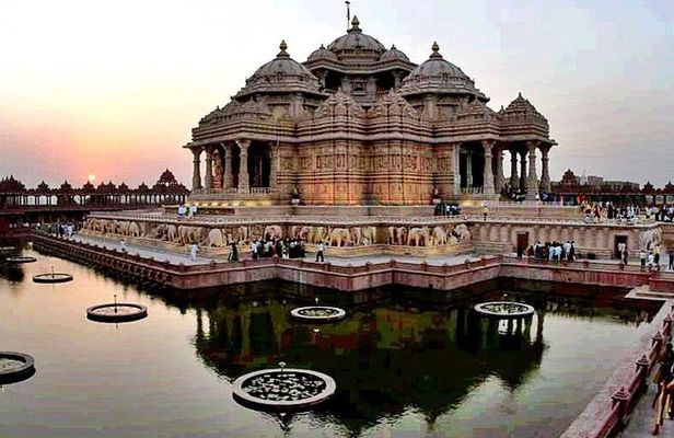 Private Evening Tour of Akshardham Temple with Musical Fountain Show