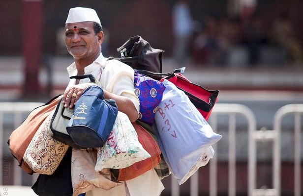 Morning Life of Mumbai's Dabbawalas and Dhobis Tour