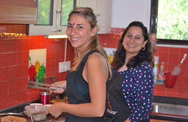 Traditional Indian Home Cooking Class and Market Tour in New Delhi