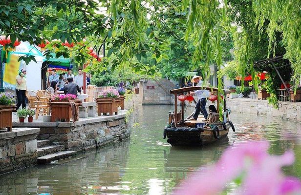 Private Shanghai City and Zhujiajiao Combo Tour with Boating, Tea Tasting, Lunch