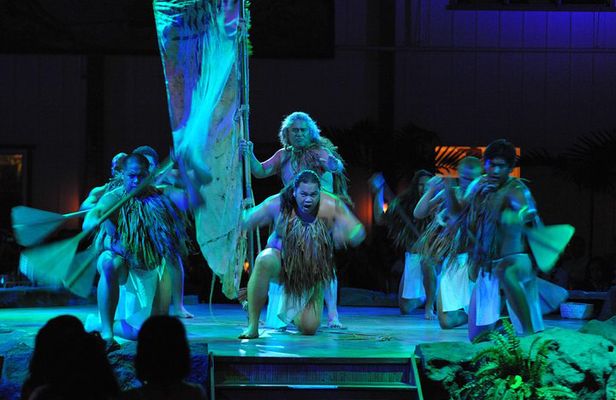 Luau Kalamaku on Kauai with Buffet Dinner and Show