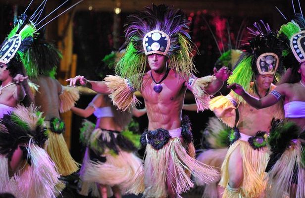 Luau Kalamaku on Kauai with Manor House 4-Course Dinner & Show