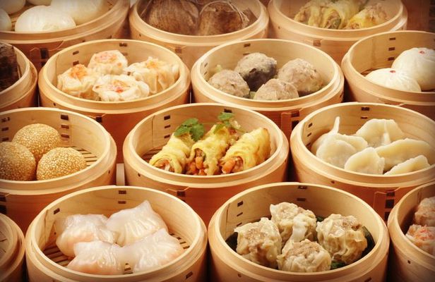 Early Bird Beijing Dim Sum Breakfast with Lama Temple Tour