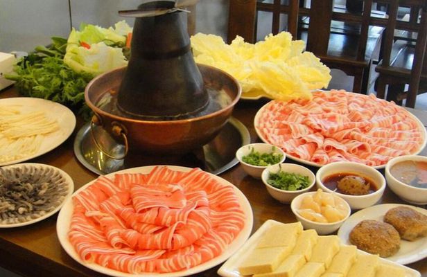 Private Evening Hutong Walking Tour with Mongolia Hotpot Dinner