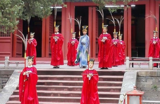4-Hour Private Tour: Lama Temple, Confucius Temple, Guozijian Museum with Dim Sum