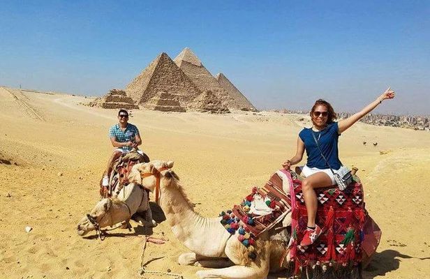 Private 8 Hours Giza Pyramids, Egyptian Museum, and Bazaar from Cairo Airport