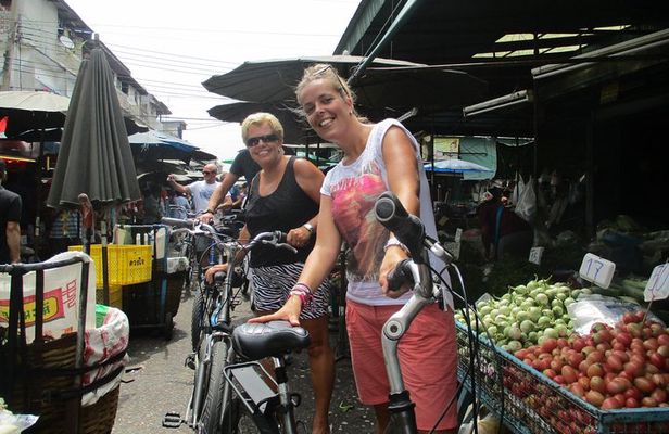 Countryside Bangkok and a Local Floating Market Tour by Bicycle Including Lunch