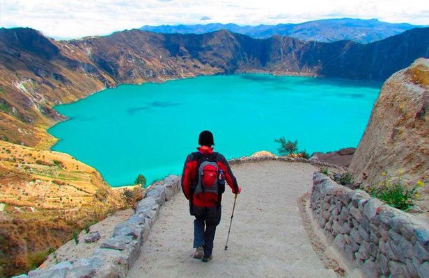 2-Day Tour of Cotopaxi Volcano and Quilotoa Lagoon with hotel