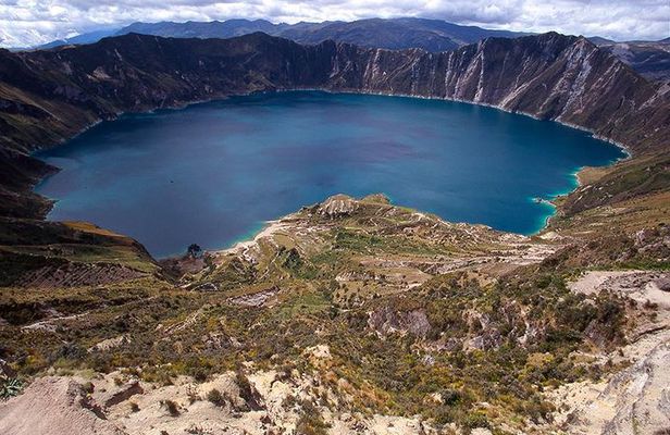 Hiking Day-Trip to Quilotoa Lagoon from Quito