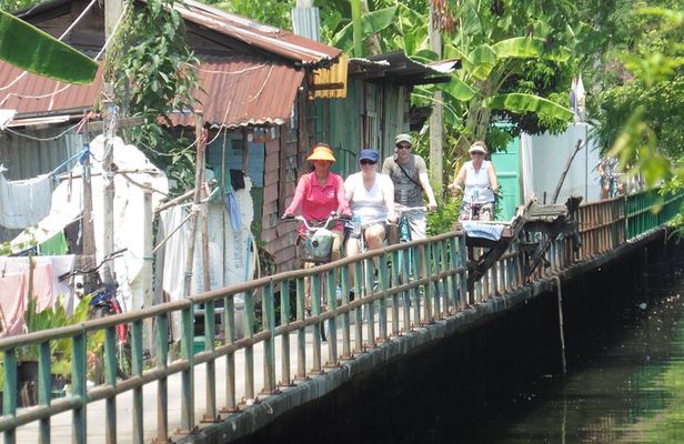 Half-Day Bangkok Bike Tour Including Lunch