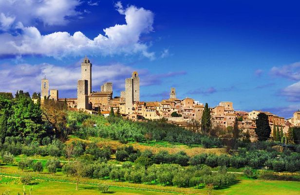 San Gimignano and Winery Experience with Light Lunch from Pisa