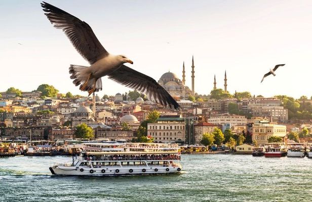 Private Guided Spice Market and Bosphorus Tour