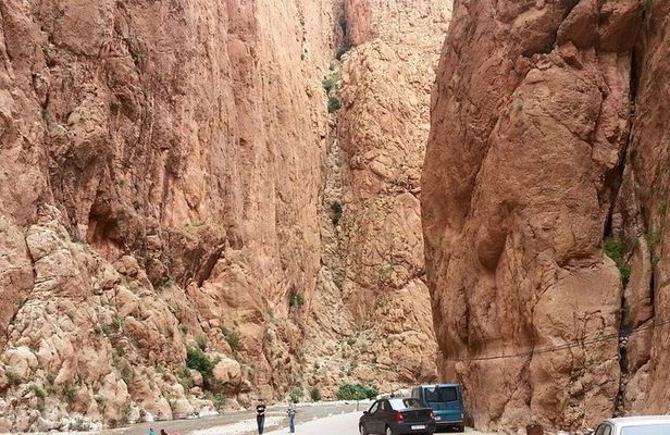 4-Day Atlas Mountains, Gorges and Desert Guided Tour from Fez