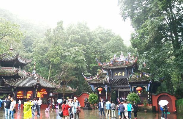 Chengdu Day Tour of Dujiangyan Irrigation System and Mount Qingcheng