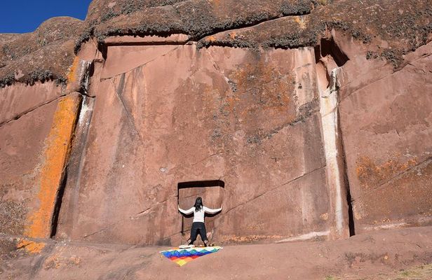 Private tour to Aramu Muru portal from Puno