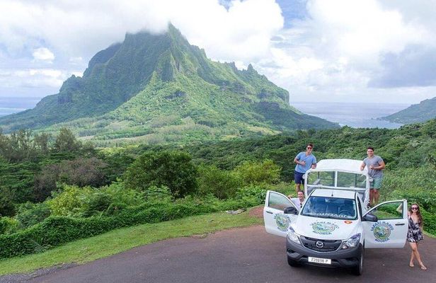 Private Morning Moorea 4WD Tour with Champagne