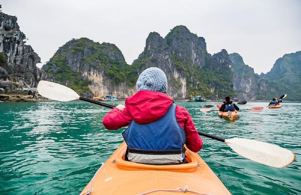 Halong Bay Islands and Caves: Full-Day Tour from Hanoi
