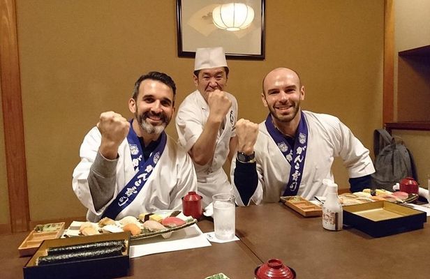 Tsukiji Fish Market Guided Tour and Sushi Making with Pro Chef