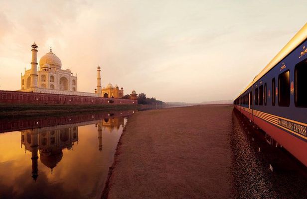 Full Day Trip to Taj Mahal From Delhi by Superfast Train