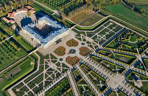 Full-Day Private Trip to Palace and Medieval Castle from Riga