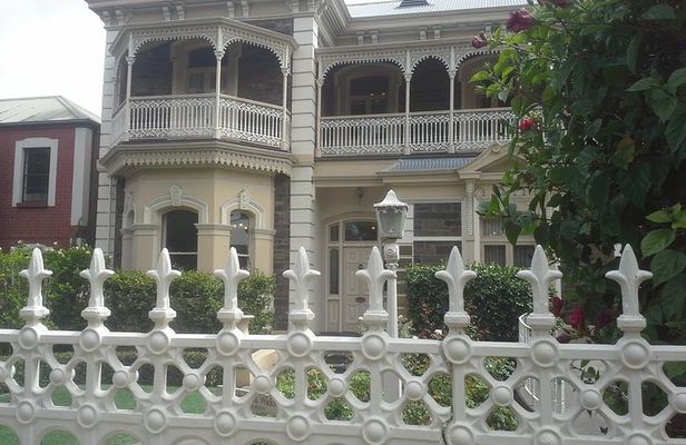 Adelaide Walking Tour: East End Escapade