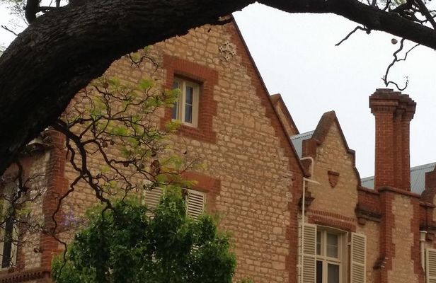 Adelaide Walking Tour: Hills, Squares and Parklands