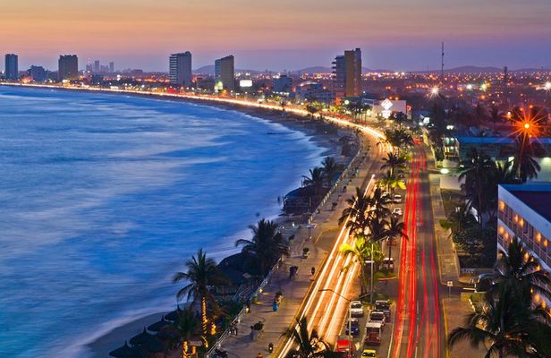 Mazatlan City Sightseeing Tour with Shopping Time and Lunch