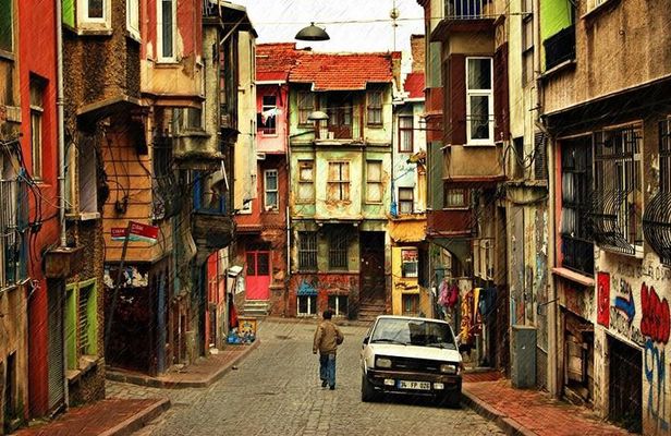 Istanbul Off the Beaten Path Tour with Guide, Lunch and Transfers