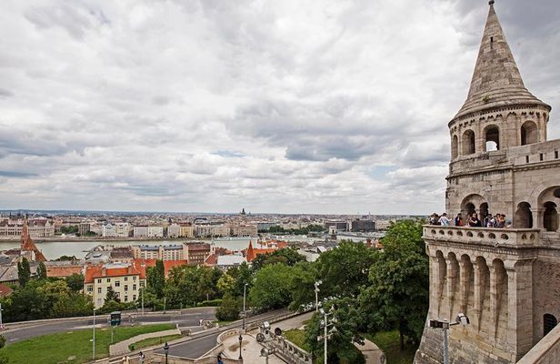 Buda Castle Walk with Matthias Church Entry